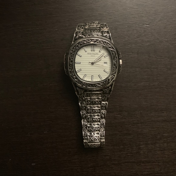 Patek Philippe Nautilus 5990  (Hand Carved) - Picture 2 of 2